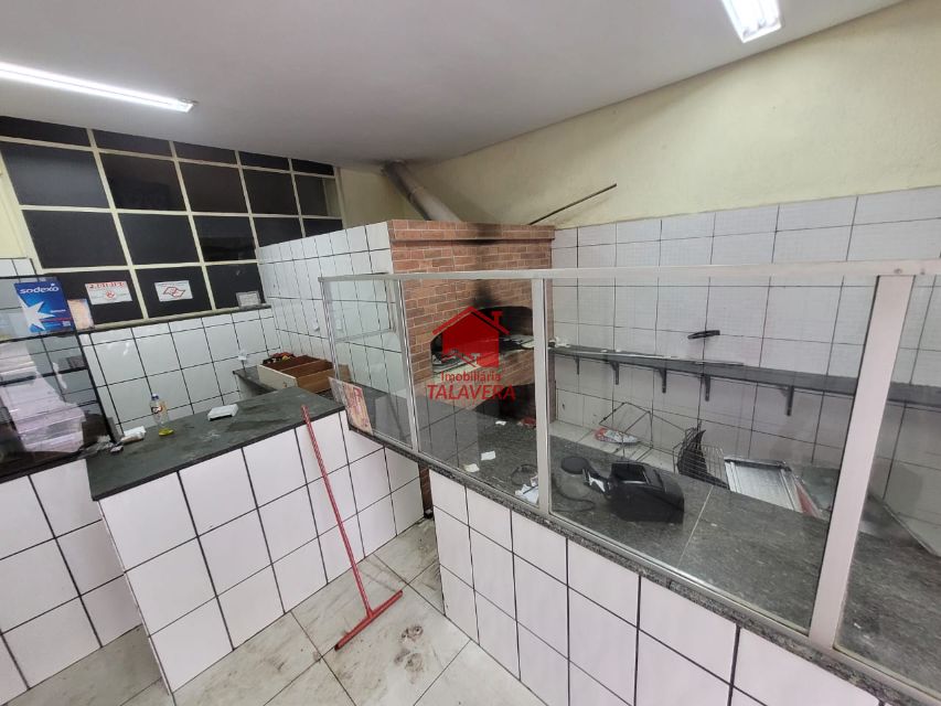 46cc8a86-6ef6-4b62-a03c-d58315f873e5-TALAVERA COMERCIAL Sao Jose 19488 Oportunidade Única! 

Está em busca de um ponto comercial com excelente localização e tradição? Aqui  está a chance de transformar este salão em um negocio de sucesso!

Localização Privilegiada 

Ao lado do Bar do Peixe
Em frente ao Pesqueiro Municipal de São Caetano do Sul e ao Bosque do Povo .

Destaque

Local onde funcionou ,por 32 anos a tradicional Pizzaria O Marujo, ainda mantendo o forno a lenha instalado
Salão amplo e versátil

Permite adaptação de layout conforme o projeto do interessado(dentro das limitações estabelecidas pelo proprietário)

Uso exclusivo para comercio de alimentos, fast-food e delivery
Possibilidade de desconto especial no aluguel por ate 3 meses (mediante apresentação previa de projeto de reforma e uso )

Aproveite esta fase de transição para moldar o espaço a sua maneira. Visite ainda hoje e descubra como você pode transformar este salão no seu próximo grande negocio.

entre em contato e agende sua visita.
(11) 9.9384-3032