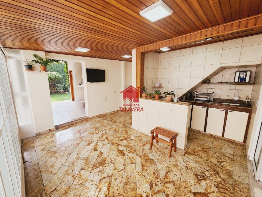 51592f39-02f8-4978-bca2-ecb353cc02bb-TALAVERA SOBRADO Sao Jose 17094 Ótimo Sobrado Residencial / Comercial 


O imóvel encontra-se com fácil próximo da Visconde com acesso a Comércios, Padarias e muito Mais. 


03 dormitórios sendo 01 suíte com closet, 03 banheiros, 01 copa, 01 cozinha, 01 área de serviço, 01 área gourmet arborizada, 01 depósito com 20m .

03 Vagas de garagem.

Vamos visitar?
