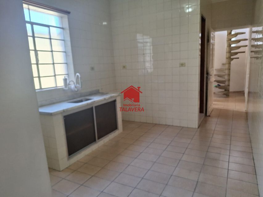 527ba3d5-aff2-47e4-b9bc-cf4ba64d30a3-TALAVERA CASA Olimpico 19246 Casa de 70m² com 01 dormitório, outro dormitório pequeno  (01 pode ser escritório), 01 sala, 01 cozinha ,01 banheiro, 01 área de serviço. Sem vaga de garagem.

Vamos visitar?
