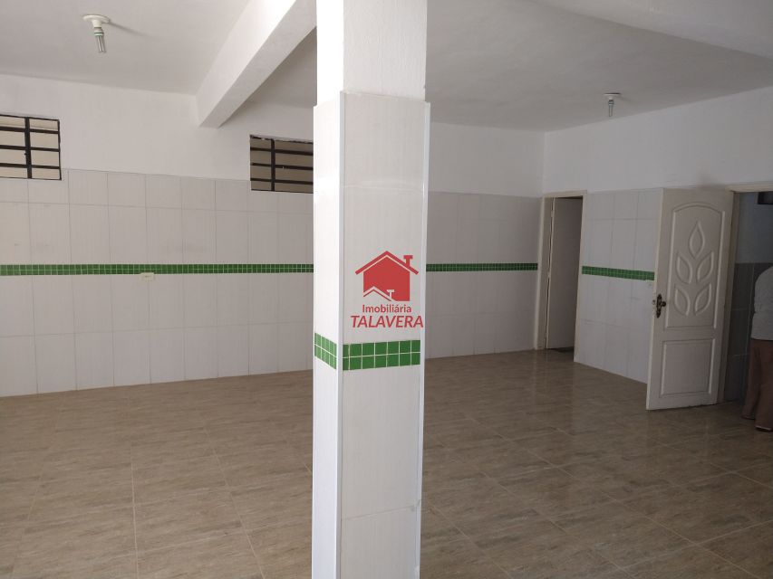 5516923b-b49d-4011-9865-ab521b5456e6-TALAVERA CASA Sao Jose 20024 Imóvel com 458m de terreno - 395m de construção

São 06 casas com tamanhos próximos (30m) com 03 cômodos. 
01 casa principal com 02 dormitórios, sala, cozinha ,área de serviço e vaga para 02 carros. Conta também com um amplo salão de aprox. 100m com banheiro.
(algumas imagens - para ter conhecimento total das casas, somente com agendamento, imóveis alugados). Excelente opção para renda.

Vamos visitar?