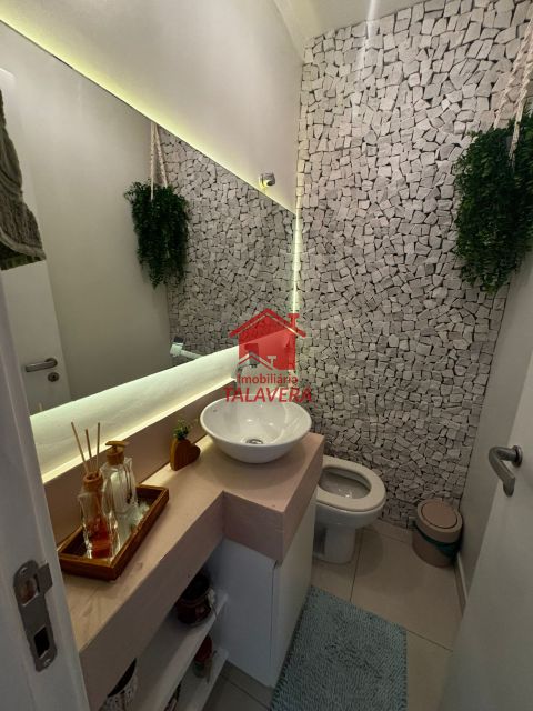 59835f49-2825-474d-be65-92a564718221-TALAVERA APARTAMENTO Santa Maria 18649 Dimensões, características e localização do imóvel:

112m²
planejado - lazer completo
03 dormitórios (01 suíte) - sala ampla - varanda gourmet - 01 cozinha - 01 banheiro social - 01 área de serviço – 02 vagas - depósito.

Vamos visitar?