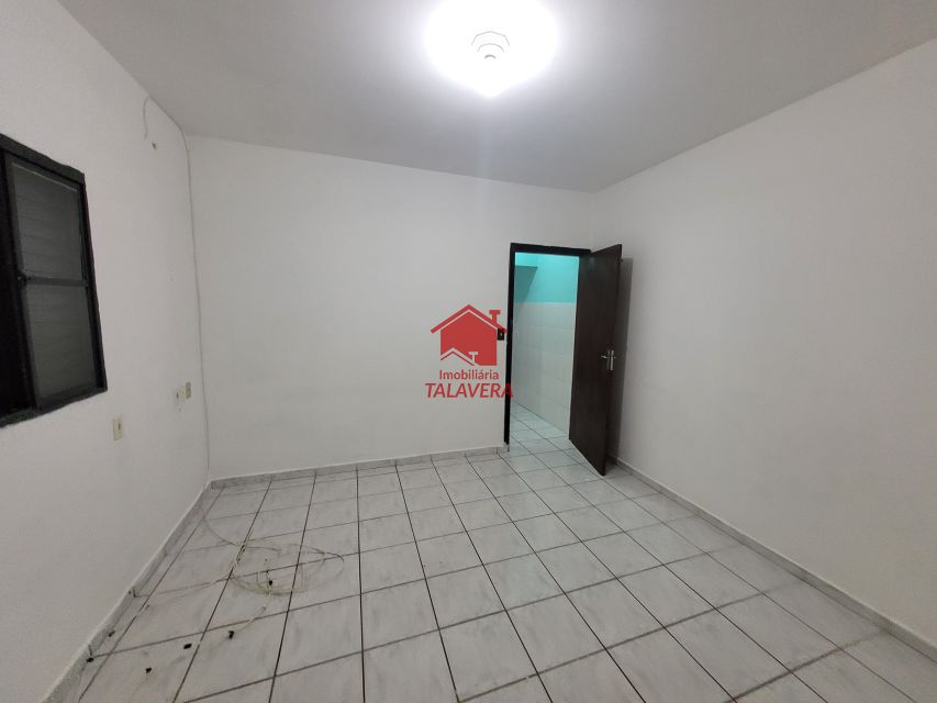 5d6c154d-3c3c-44f1-85dd-ec578720594e-TALAVERA CASA Sao Jose 20019 Imóvel com 458m de terreno - 395m de construção

São 06 casas com tamanhos próximos (30m) com 03 cômodos. 
01 casa principal com 02 dormitórios, sala, cozinha ,área de serviço e vaga para 02 carros. Conta também com um amplo salão de aprox. 100m com banheiro.
(algumas imagens - para ter conhecimento total das casas, somente com agendamento, imóveis alugados). Excelente opção para renda.

Vamos visitar?