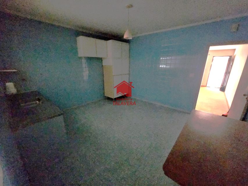 649983f2-533a-42ce-89b9-f7ecb2344c70-TALAVERA SOBRADO Santa Maria 18865 Sobrado
Terreno 128m²
Construção 135m²

02 dormitórios - sala - cozinha - banheiro social - banheiro no térreo - área de serviço - quintal lateral - 02 vagas.