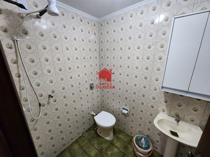 6683930c-f21e-4b9b-9242-f034f0798ad7-TALAVERA CASA Osvaldo Cruz 19506 Casa  de 60m² com 02 dormitórios, 01 sala, 01 cozinha ,01 banheiro social, 01 área de serviço. Sem vaga de Garagem 

Imóvel fica bem localizado .

Vamos visitar?
 