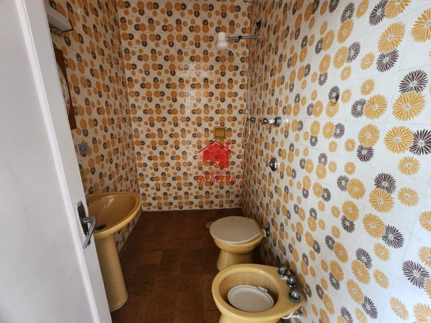 6a6649e7-fac2-435f-810f-7cfc18e3846b-TALAVERA SOBRADO Barcelona 19189 Sobrado com 128 m² total no térreo um salão de 36m².
Parte Superior composta por  03 dormitórios, 01 sala , 01 cozinha ,02 banheiros, 01 escritorio,01 área de serviço. 

Imóvel pode ser alugado Residencial ou Comercial .

Vamos visitar?
