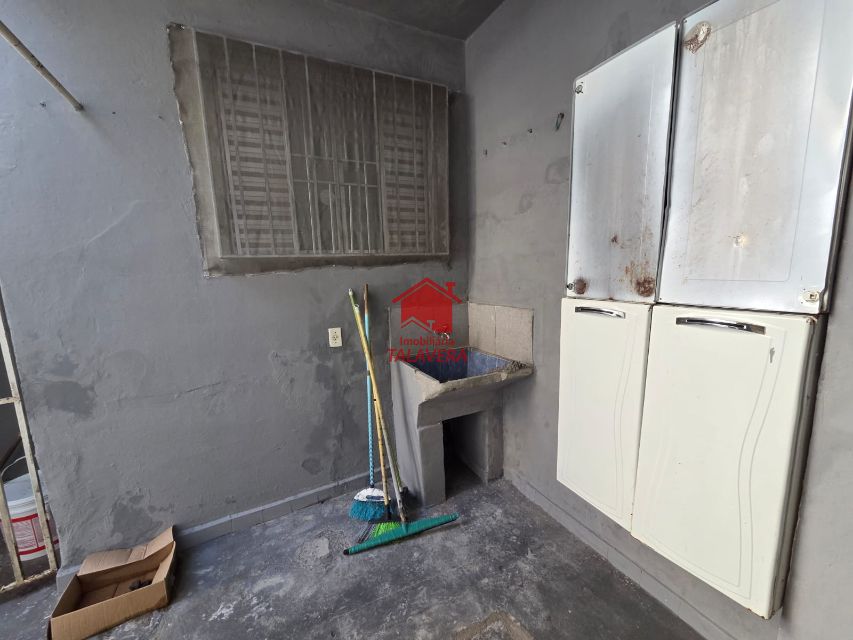 6f100abd-152b-494a-8007-9ef9c1da374a-TALAVERA CASA Santa Paula 21049 Casa térrea com 01 dormitório, 01 sala, 01 cozinha, 01 banheiro social e 01 área de serviço. Imóvel com 03 casas no quintal.
Água divide
Luz independente.