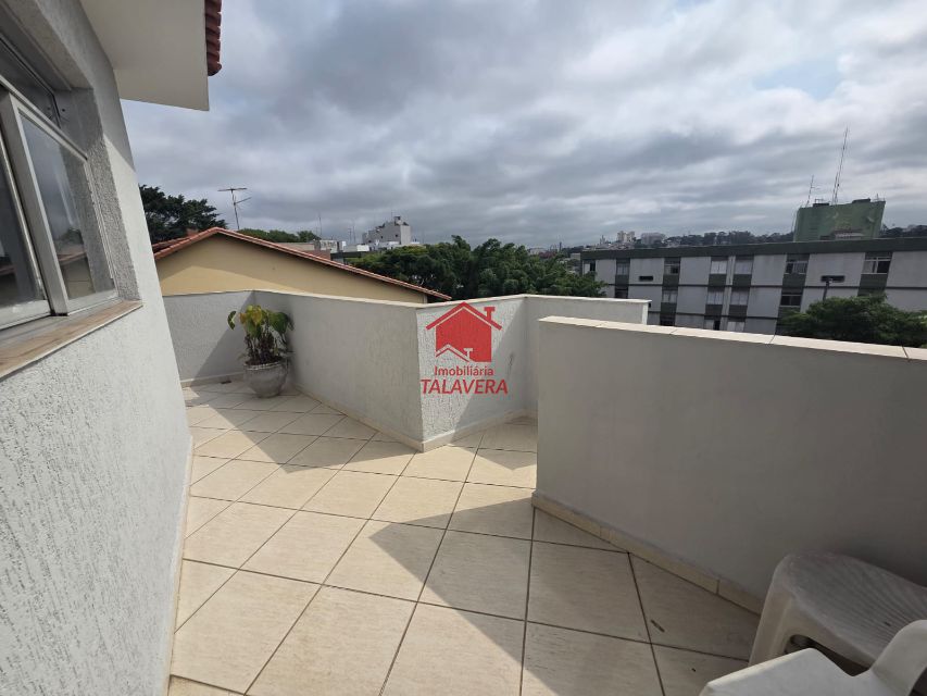 6f6645d1-2c21-46ba-9da5-46ead5b49231-TALAVERA CASA Jardim Sao Caetano 20279 Imóvel com 03 dormitórios (01 suíte), 01 banheiro social - 01 lavabo - sala 02 ambientes - copa e cozinha - armários planejados. Além disso, conta com um quintal em cima e lavanderia, quintal lateral e garagem.

Ainda possui uma casa na parte de baixo com cômodos amplos, sendo 01 dormitório, 01 sala, 01 cozinha, 01 banheiro e lavanderia com 2 tanques. Imóvel com 17m de frente.