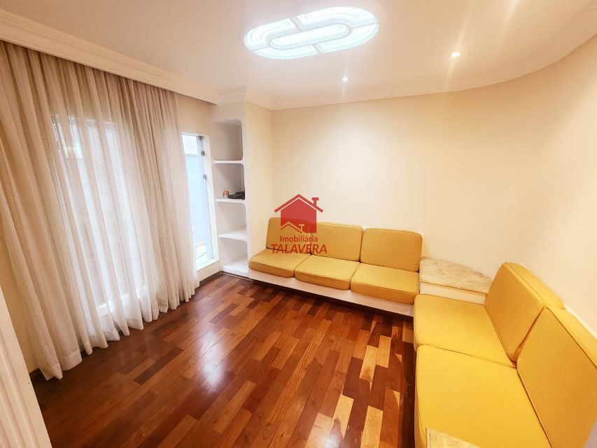 72770c95-74c4-41e1-9a2e-84af6d74518e-TALAVERA CASA Jardim Sao Caetano 18094 EXCLUSIVIDADE
Dimensões, características e localização do imóvel:

277m²
03 dormitórios sendo 1 suíte máster com closet e varanda - sala para 03 ambientes - lavabo - copa - cozinha com despensa - área de serviço - dependência de empregada com banheiro social - 04 vagas de garagem. Área de lazer com jardim - espaço gourmet com churrasqueira e forno.

Vamos visitar?