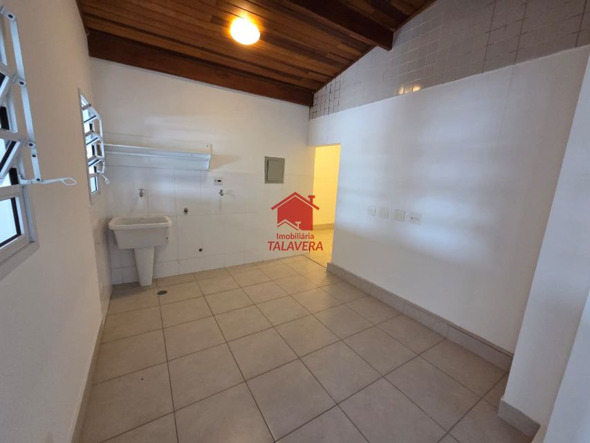 74e7ae39-ed20-4a3c-8492-dd5291a39703-TALAVERA COBERTURA Ceramica 21079 Cobertura de 220m² com 04 dormitórios sendo 01 suite, 01 sala para 02 ambientes, 01 cozinha ,02 banheiro social, 01 área gourmet ampla , 01 dispensa,01 area de serviço, 03 vagas de garagem. Prédio com elevador e salão de festas com churrasqueira.



Imóvel fica bem localizado .

Vamos visitar?

