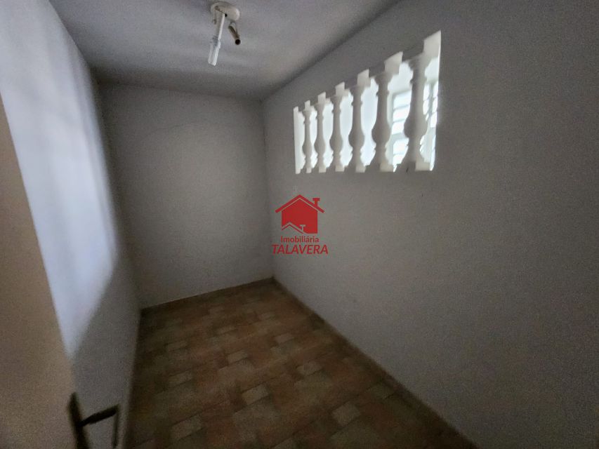 77b9da4b-2ef0-4691-9c7f-974fbdec30f5-TALAVERA SOBRADO Santa Maria 18856 Sobrado
Terreno 128m²
Construção 135m²

02 dormitórios - sala - cozinha - banheiro social - banheiro no térreo - área de serviço - quintal lateral - 02 vagas.
