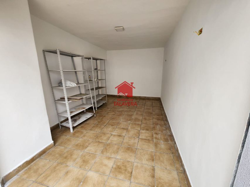79797344-c9e6-4d4e-b397-e22e14bd741b-TALAVERA CASA Osvaldo Cruz 19984 Apartamento de 260m² com 02 dormitórios, 01 sala, 01 cozinha ,02 banheiros, 01 copa ,01 área de serviço  01 quintal , 05 vagas  de garagem.

Imóvel fica próximo á Visconde de Inhauma .

Vamos visitar?
