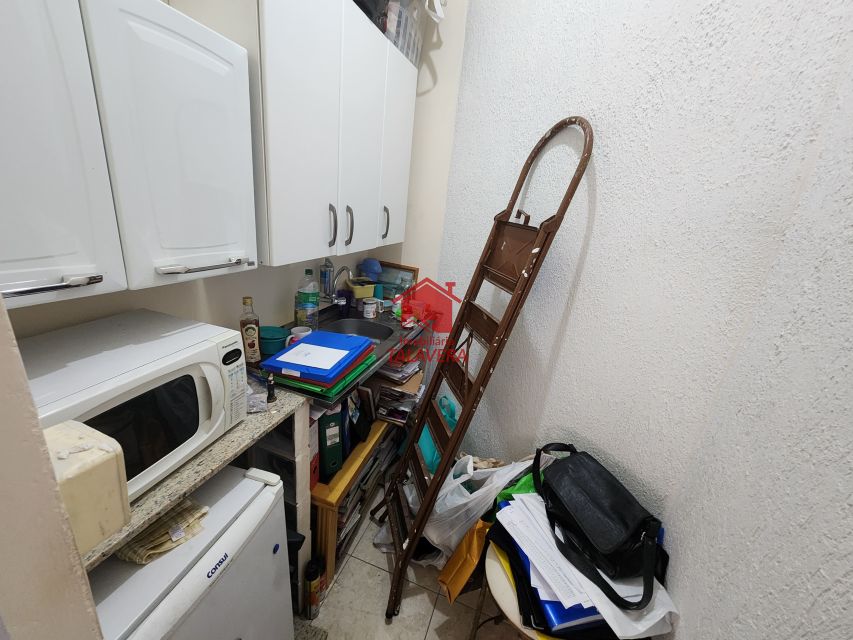 7d44d44b-5561-42d6-bf7d-8a3972377043-TALAVERA SALA COMERCIAL Centro 19956 Sala comercial com 31,40m
Primeiro andar - com escada.
Localização privilegiada.

Vamos visitar?