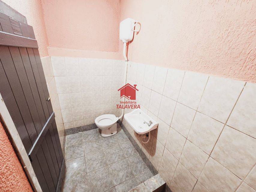 7dd5b897-0107-4c8a-836a-cea82eaa1e91-TALAVERA SALAO COMERCIAL Osvaldo Cruz 17259 Salão comercial com 18 metros. Copa e banheiro.

900,00  aluguel
62,65    IPTU
36,60 Taxa do Lixo

Vamos agendar uma visita?