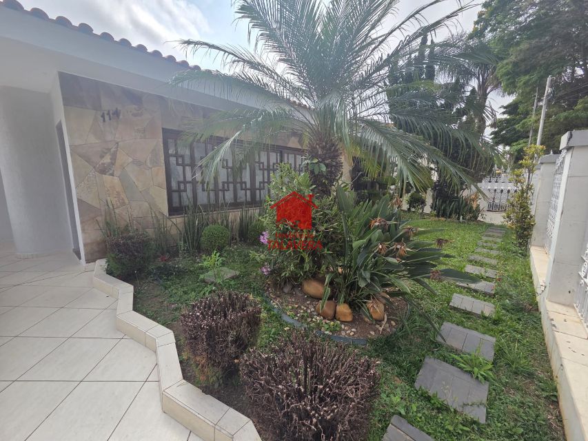 7f7f0711-45a8-4b29-8d9f-c47b12224335-TALAVERA CASA Jardim Sao Caetano 20264 Imóvel com 03 dormitórios (01 suíte), 01 banheiro social - 01 lavabo - sala 02 ambientes - copa e cozinha - armários planejados. Além disso, conta com um quintal em cima e lavanderia, quintal lateral e garagem.

Ainda possui uma casa na parte de baixo com cômodos amplos, sendo 01 dormitório, 01 sala, 01 cozinha, 01 banheiro e lavanderia com 2 tanques. Imóvel com 17m de frente.