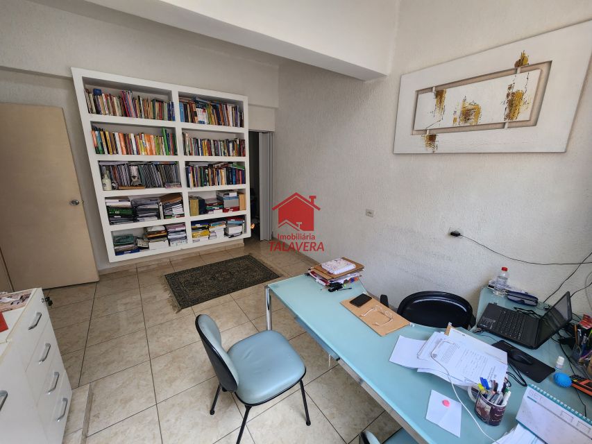 8011ef81-7649-4d44-ac85-0534d307c2f4-TALAVERA SALA COMERCIAL Centro 19953 Sala comercial com 31,40m
Primeiro andar - com escada.
Localização privilegiada.

Vamos visitar?