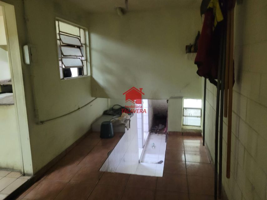 8137a9e9-3e38-4ff7-9e60-19f9a2b21b4b-TALAVERA COMERCIAL Sao Jose 19486 Oportunidade Única! 

Está em busca de um ponto comercial com excelente localização e tradição? Aqui  está a chance de transformar este salão em um negocio de sucesso!

Localização Privilegiada 

Ao lado do Bar do Peixe
Em frente ao Pesqueiro Municipal de São Caetano do Sul e ao Bosque do Povo .

Destaque

Local onde funcionou ,por 32 anos a tradicional Pizzaria O Marujo, ainda mantendo o forno a lenha instalado
Salão amplo e versátil

Permite adaptação de layout conforme o projeto do interessado(dentro das limitações estabelecidas pelo proprietário)

Uso exclusivo para comercio de alimentos, fast-food e delivery
Possibilidade de desconto especial no aluguel por ate 3 meses (mediante apresentação previa de projeto de reforma e uso )

Aproveite esta fase de transição para moldar o espaço a sua maneira. Visite ainda hoje e descubra como você pode transformar este salão no seu próximo grande negocio.

entre em contato e agende sua visita.
(11) 9.9384-3032