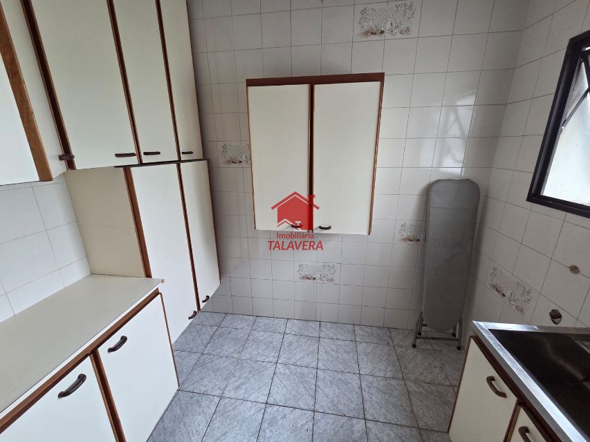 81b2d3f6-e782-432d-a164-c684e861106f-TALAVERA APARTAMENTO Ceramica 20554 Apartamento com 75m com 02 dormitórios c/ armários (01 suíte) - 01 cozinha planejada - 01 sala com 02 ambientes - 01 banheiro social - 01 área de serviço. 02 vagas. Prédio com elevador. 




Otima localização 



Vamos Visitar ?