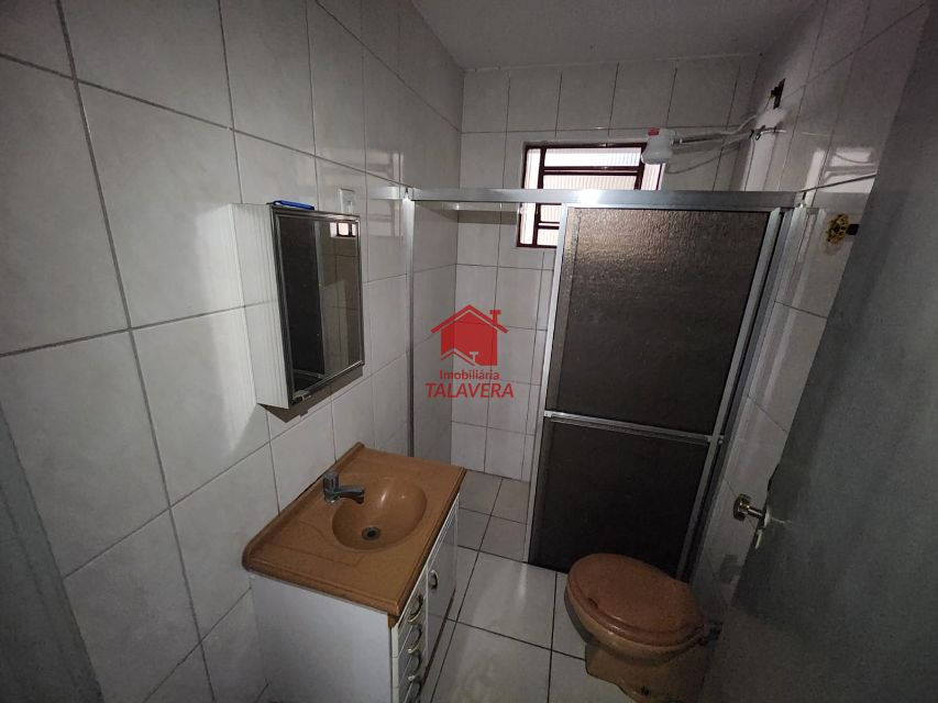 81c0311a-24b8-49c4-8310-d5d4be3fbf4f-TALAVERA SOBRADO Palmares 19628 Duas casas no terreno

Casa da frente com 03 dormitórios, 02 banheiros, sala, cozinha ampla, área de serviço e 04 vagas.
Casa dos fundos com 02 cômodos. 

Vamos agendar uma visita?