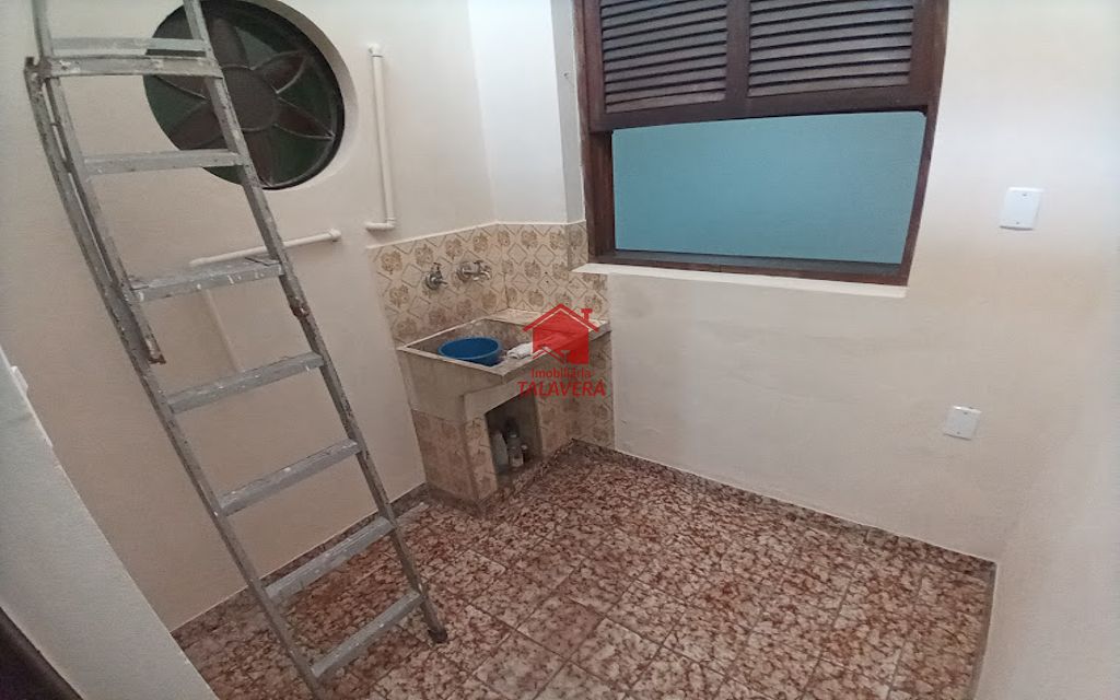 8492aa0a-6398-4723-b97e-7635c209bc7b-TALAVERA CASA Santa Paula 12834 Ótima Casa Térrea Comercial / Residencial !

O imóvel encontra-se com fácil acesso a R. Oswaldo Cruz e a pouco metros a Av. Goiás com todo o comércio e bancos do Centro.. 

A região é ótima para você que busca praticidade, segurança e entretenimento, agende já uma visita!

Principais características:
03 Dormitórios, 02 Salas, 01 Cozinha / Copa, 02 Banheiros, 02 Lavanderias e Terraço, S/ Vaga.



Vamos visitar?
