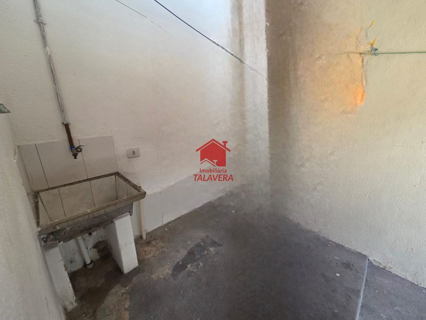 87069d90-d22f-434d-89bd-11ee79b2871d-TALAVERA CASA Osvaldo Cruz 20535 Terrea  de 30m² com 01 dormitório, 01 cozinha ,01 banheiro social, 01 área de serviço

Sem vaga de garagem 

Imóvel fica bem localizado .

Vamos visitar?
