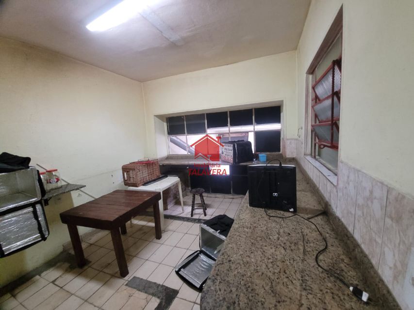 8727c589-37ce-49d2-85c5-88f42aeee8e7-TALAVERA COMERCIAL Sao Jose 19485 Oportunidade Única! 

Está em busca de um ponto comercial com excelente localização e tradição? Aqui  está a chance de transformar este salão em um negocio de sucesso!

Localização Privilegiada 

Ao lado do Bar do Peixe
Em frente ao Pesqueiro Municipal de São Caetano do Sul e ao Bosque do Povo .

Destaque

Local onde funcionou ,por 32 anos a tradicional Pizzaria O Marujo, ainda mantendo o forno a lenha instalado
Salão amplo e versátil

Permite adaptação de layout conforme o projeto do interessado(dentro das limitações estabelecidas pelo proprietário)

Uso exclusivo para comercio de alimentos, fast-food e delivery
Possibilidade de desconto especial no aluguel por ate 3 meses (mediante apresentação previa de projeto de reforma e uso )

Aproveite esta fase de transição para moldar o espaço a sua maneira. Visite ainda hoje e descubra como você pode transformar este salão no seu próximo grande negocio.

entre em contato e agende sua visita.
(11) 9.9384-3032