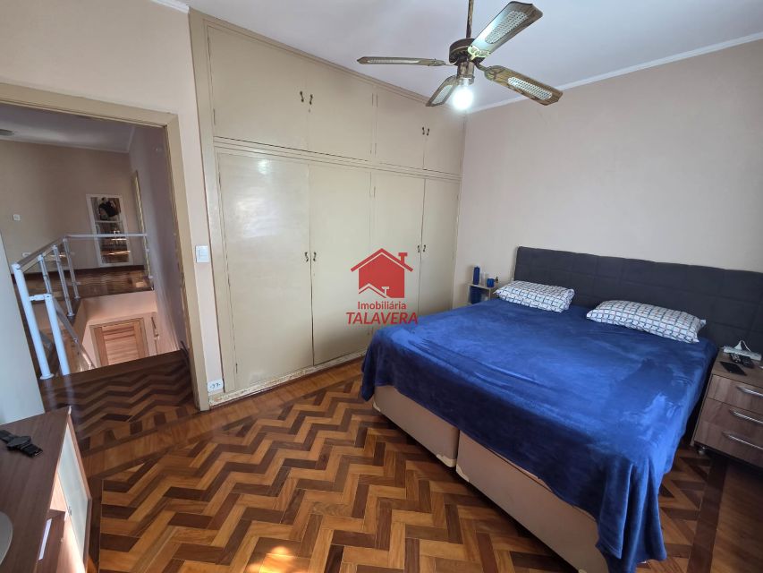 874588f4-d51f-4344-9999-1eeea2356ead-TALAVERA COMERCIAL Osvaldo Cruz 20511 Casa Comercial de 250m²
 
Térreo

Sala 02 ambientes ,cozinha, banheiro  social , lavabo, área de serviço  - corredor lateral  (02 Lados )
Quintal nos fundos  04 vagas de garagem 


Andar Superior
03 salas (Atualmente Dormitórios ,  02 banheiros - sala ampla central , varando 


Imóvel fica bem localizado .

Vamos visitar?
