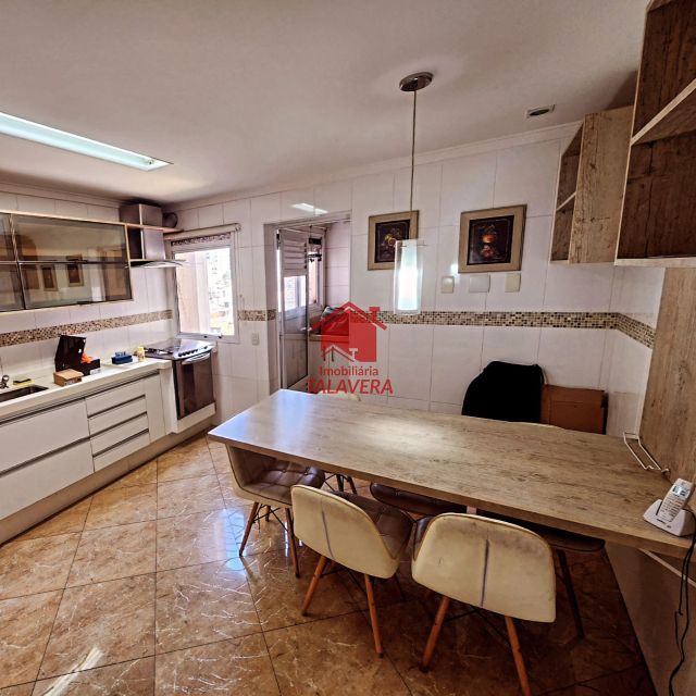 87f9d6d1-0296-408d-b590-92005fa98b72-TALAVERA APARTAMENTO Boa Vista 18559 Apartamento de 146m²  planejado com 03 suítes, 01 sala para 02 ambientes, varanda gourmet, 01 lavabo, 01 cozinha planejada ,01 aera de serviço  , 02 vagas de garagem. Prédio com lazer completo

Imóvel fica próximo Presidente Kenedy e Parque Linear 

Vamos visitar?
