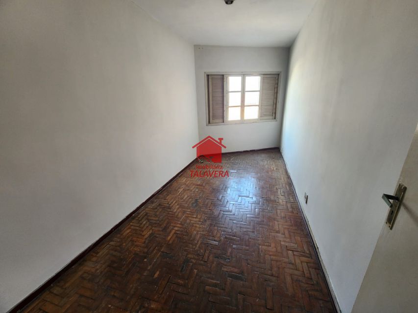 8c2f7b3b-45b0-4723-8de4-1cb239039d5d-TALAVERA APARTAMENTO Osvaldo Cruz 18813 Apartamento  com 03 dormitórios, 01 sala ,01 cozinha , 01 banheiro social, 01 área de serviço , sem vaga de garagem 

Imóvel fica bem localizado .

Vamos visitar?
