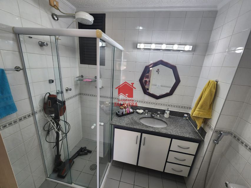 8cbffa75-4284-4d03-b4db-f14934978e7f-TALAVERA APARTAMENTO Ceramica 19717 Andar alto
Apartamento com 107m
03 dormitórios sendo 01 com suíte - sala 02 ambientes com sacada - cozinha - 02 banheiros - área de serviço - 02 vagas. Prédio com elevador, salão de festas e piscina. 