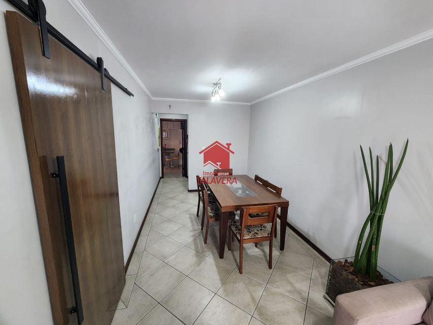 91830647-1f18-4138-9ab0-9ebf40e7ce8e-TALAVERA APARTAMENTO Santa Maria 19229 87m² planejado e ar condicionado nos cômodos - com 03 dormitórios (01 suíte)  - sala 02 ambientes com sacada - banheiro social - cozinha - área de serviço - 02 vagas. Prédio com elevador.