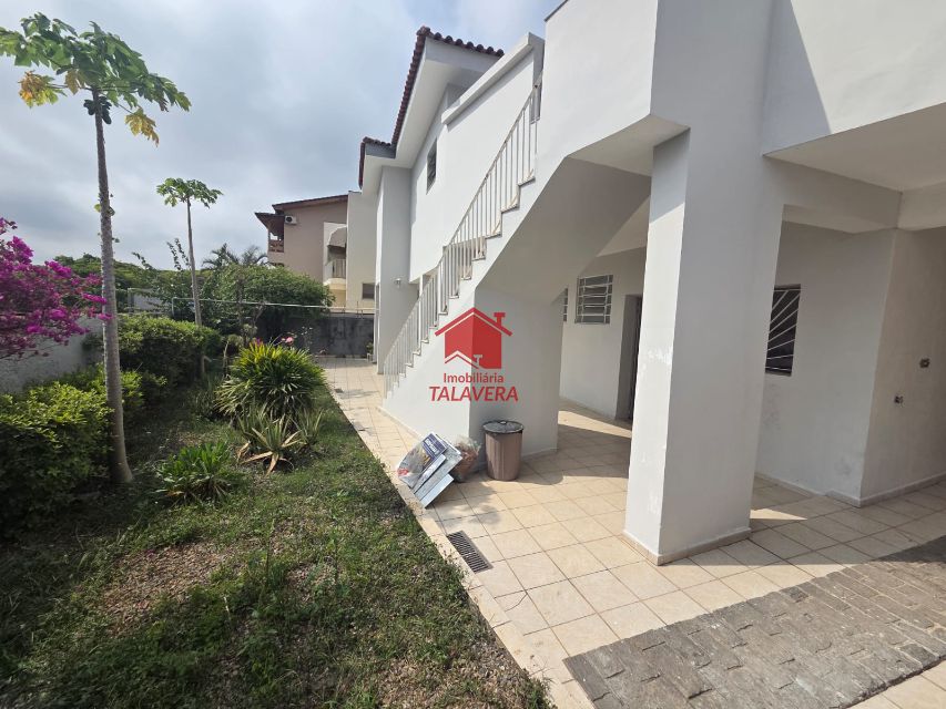 9549ae6d-a2d8-4c6f-a2d5-0c38eee0dd54-TALAVERA CASA Jardim Sao Caetano 20260 Imóvel com 03 dormitórios (01 suíte), 01 banheiro social - 01 lavabo - sala 02 ambientes - copa e cozinha - armários planejados. Além disso, conta com um quintal em cima e lavanderia, quintal lateral e garagem.

Ainda possui uma casa na parte de baixo com cômodos amplos, sendo 01 dormitório, 01 sala, 01 cozinha, 01 banheiro e lavanderia com 2 tanques. Imóvel com 17m de frente.