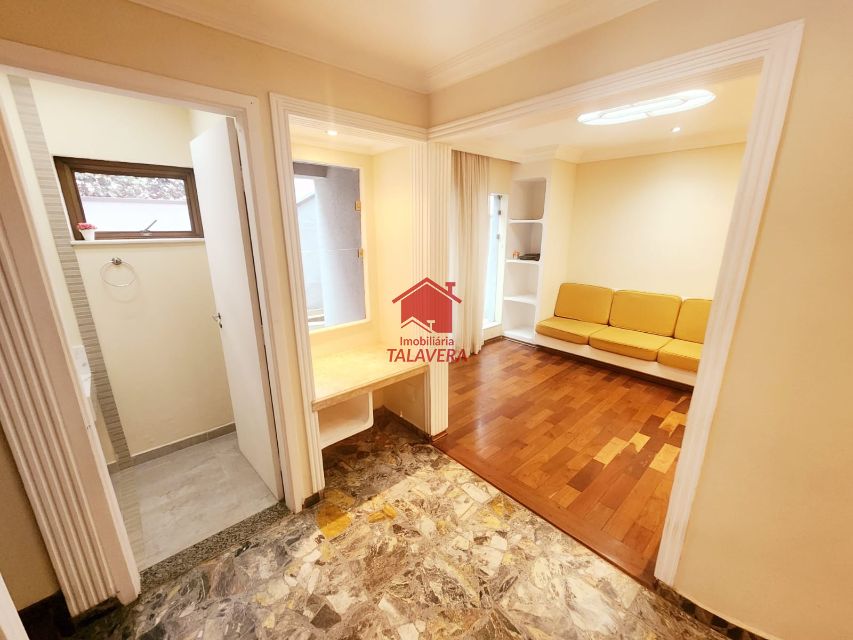 97d4578c-326f-4d68-b1bc-bc391335cb7e-TALAVERA CASA Jardim Sao Caetano 18095 EXCLUSIVIDADE
Dimensões, características e localização do imóvel:

277m²
03 dormitórios sendo 1 suíte máster com closet e varanda - sala para 03 ambientes - lavabo - copa - cozinha com despensa - área de serviço - dependência de empregada com banheiro social - 04 vagas de garagem. Área de lazer com jardim - espaço gourmet com churrasqueira e forno.

Vamos visitar?
