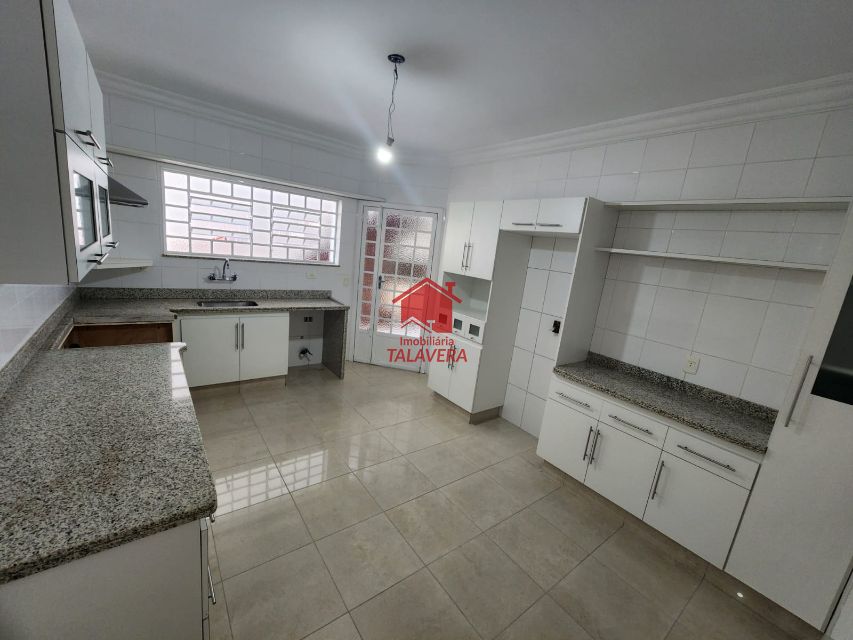 988817da-0348-49ec-9d74-ef1da558e17d-TALAVERA SOBRADO Ceramica 19333 03 dormitórios (01 suíte) - sala 02 ambientes - cozinha planejada - 02 banheiros - lavabo - churrasqueira - despensa - área de serviço com dormitório e banheiro, 02 vagas.