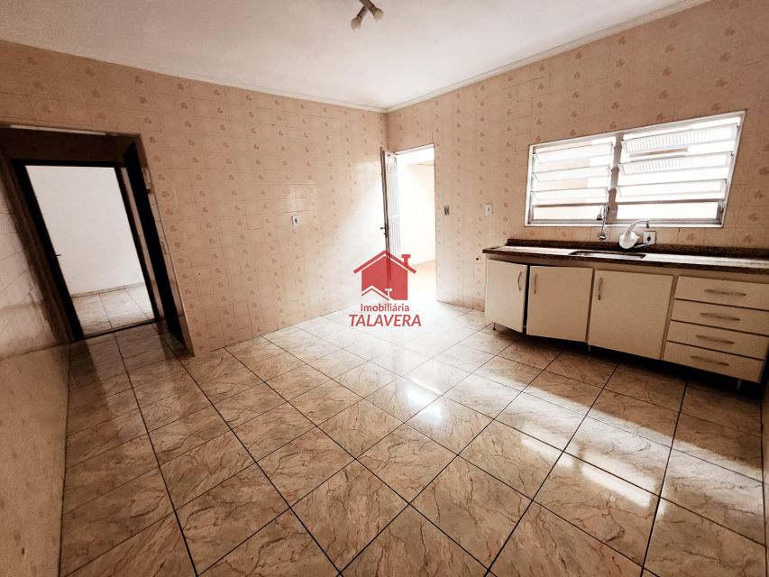 99a7689c-89b3-4f43-b726-937ebd129260-TALAVERA CASA Vila Palmares 18057 Dimensões, características e localização do imóvel:

Área Construída: 246m²
Área do Terreno: 180m²
Frente: 8,00m²
Fundos: 22,50m²

Casa térrea com 02 dormitórios - sala - cozinha - 02 banheiros - área de serviço e vaga de garagem. 

Casa assobradada com 02 dormitórios (01 com sacada) - sala - cozinha - 01 banheiro - área de serviço e vaga de garagem. 


Vamos visitar?