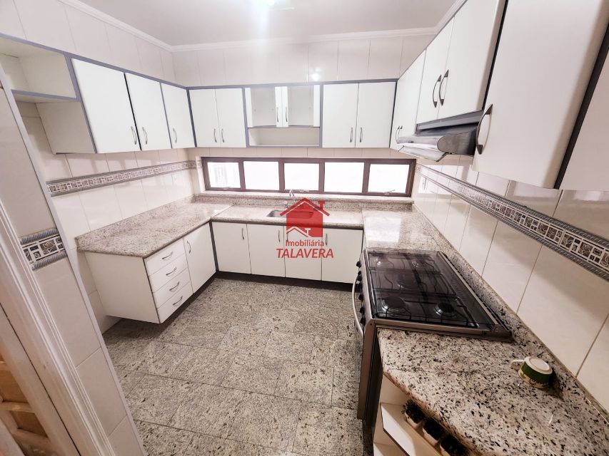 a0970761-9260-4d62-829e-24db73042821-TALAVERA CASA Jardim Sao Caetano 18118 EXCLUSIVIDADE
Dimensões, características e localização do imóvel:

277m²
03 dormitórios sendo 1 suíte máster com closet e varanda - sala para 03 ambientes - lavabo - copa - cozinha com despensa - área de serviço - dependência de empregada com banheiro social - 04 vagas de garagem. Área de lazer com jardim - espaço gourmet com churrasqueira e forno.

Vamos visitar?