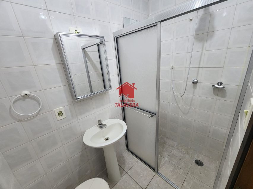a5636e93-d5bd-40b0-893e-308a78771c19-TALAVERA APARTAMENTO Nova Gerti 18613 Dimensões, características e localização do imóvel:

Apartamento térreo com elevador.
78m² com quintal.
01 dormitório com suíte (no momento dividida com drywall o que resulta em 02 dormitórios) - sala 02 ambientes, cozinha, banheiro social, quintal, área de serviço, 01 vaga.

Vamos visitar?