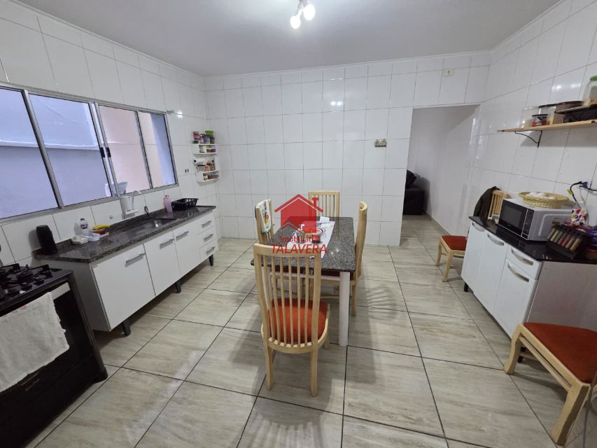 a5a9ab42-1b83-404e-92cc-09d95f188b28-TALAVERA CASA Santa Maria 20737 Sobrado de 85m² com 03 dormitórios, 01 sala para 02 ambientes, 01 cozinha ,01 banheiro social, 01 área de serviço, , 02 vagas cobertas. 

Imóvel fica bem localizado .

Vamos visitar?

