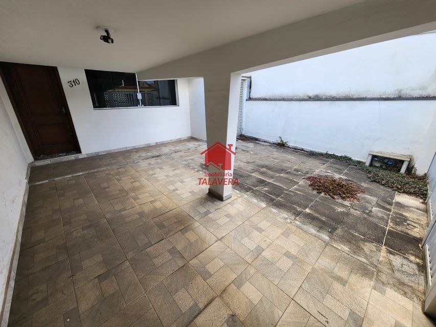 a9bb3e29-163e-4999-b4fc-294571ff5b71-TALAVERA SOBRADO Santa Maria 18864 Sobrado
Terreno 128m²
Construção 135m²

02 dormitórios - sala - cozinha - banheiro social - banheiro no térreo - área de serviço - quintal lateral - 02 vagas.