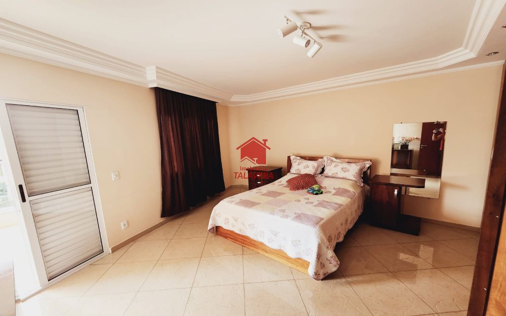 aba1b9b3-c735-4482-8501-3c4d4aa86a99-TALAVERA CASA Nova Gerty 14740 Ótimo Imóvel Residencial e/ou Comercial!

A região é ótima para você que busca praticidade, segurança e entretenimento, agende já uma visita!

Dimensões e características do Imóvel:
Área Construída: 572m²
Frente: 8,00m²
Fundos: 27,00m²
6 Banheiros - 5 Dormitórios - 1 Suíte - 15 Vagas - Área Gourmet (Churrasqueira) - Cozinha - Elevador - Interfone - Sacada - Sala 2 ambientes - Salão de Festa. 

Vamos visitar?