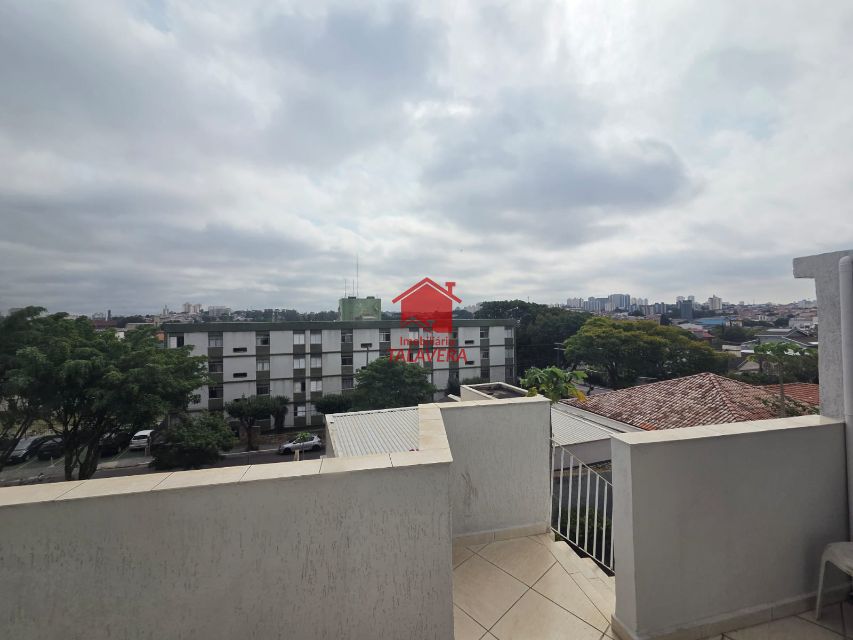 ac46c5a0-5608-42a6-a3d4-4cddfc595200-TALAVERA CASA Jardim Sao Caetano 20277 Imóvel com 03 dormitórios (01 suíte), 01 banheiro social - 01 lavabo - sala 02 ambientes - copa e cozinha - armários planejados. Além disso, conta com um quintal em cima e lavanderia, quintal lateral e garagem.

Ainda possui uma casa na parte de baixo com cômodos amplos, sendo 01 dormitório, 01 sala, 01 cozinha, 01 banheiro e lavanderia com 2 tanques. Imóvel com 17m de frente.