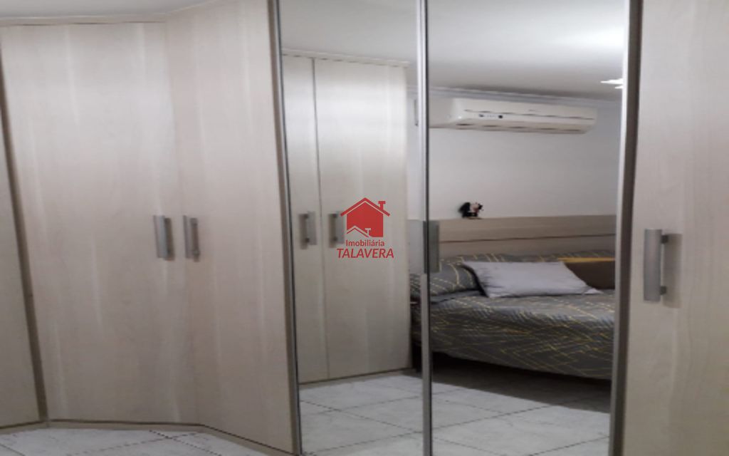 ac99afa3-9174-4442-a517-83a7474fcb4e-TALAVERA CASA Vila Palmares 13893 Ótimo Casa Térrea Residencial!
O imóvel encontra-se em um local privilegiado. Com fácil acesso ao Supermercado Bem Barato, Supermercado Peg Pese, Neppe Matérias Elétricos, Padarias, Farmácias e muito mais.

A região é ótima para você que busca praticidade, segurança e entretenimento, agende já uma visita!

Principais características:
Casa toda térrea - toda em piso porcelanato - área gourmet com churrasqueira - móveis planejados

Dimensões e características do Imóvel:
Área Construída: 198m²
Área do Terreno: 250m²
Frente: 10,00m²
Fundos: 25,00m²
03 dormitórios - 01 suíte - sala 02 ambientes - cozinha - 04 banheiros - 07 vagas - quintal - jardim - canil - edícula - área gourmet coberta com churrasqueira

Vamos visitar?