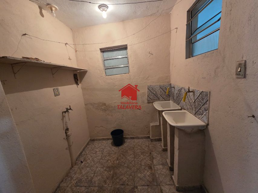 aefa5161-d21e-4a67-a650-f26935040198-TALAVERA CASA Sao Jose 20564 Casa Terrea  30m² com 01 dormitório ,01 cozinha ,01 banheiro ,01 area de serviço .

Sem vaga de garagem 


Imovel fica bemlocalizado 


Vamos  Visitar ?