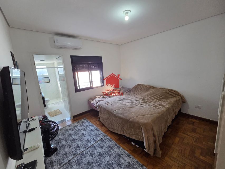 af0bd6a4-a562-4bde-998b-68d8e6389b4e-TALAVERA SOBRADO Osvaldo Cruz 21173 Sobrado para venda com 02 dormitórios - 01 suíte - 01 sala - 01 cozinha - 01 banheiro social - 01 área de serviço com churrasqueira. Sem garagem.

81m construção
59m terreno