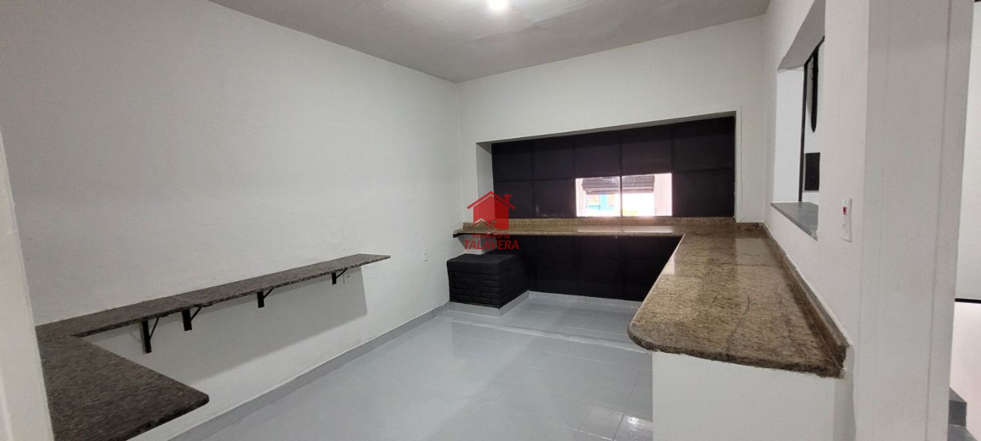 b234bb13-1aa2-4f87-9666-9a6072d0b87c-TALAVERA COMERCIAL Sao Jose 19970 Oportunidade Única! 

Imóvel Comercial para Locação – Vila São José

Já pensou em assumir um ponto histórico da cidade e transformá-lo em um negócio de alto potencial?

Este imovel comercial de 90 m² foi por mais de 33 anos a tradicional Pizzaria O Marujo, a primeira da Vila São José, localizada ao lado do famoso Bar do Peixe (desde 1963)

O imóvel abrigou a Pizzaria O Marujo (1992–2024), referência para milhares de clientes.
Décadas de tradição em um endereço de alto fluxo e reconhecimento.
Localização privilegiada: ao lado de um dos bares mais conhecidos da região e grande sao paulo
Estrutura diferenciada, pronta para operar no modelo similar a dark kitchen, otimizando espaço e reduzindo custos.

Otima localização 

Vamos Visitar ?

