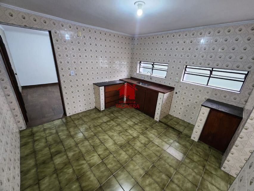 b2a218c6-7828-4b1a-8b67-f8c482b9b608-TALAVERA CASA Osvaldo Cruz 19504 Casa  de 60m² com 02 dormitórios, 01 sala, 01 cozinha ,01 banheiro social, 01 área de serviço. Sem vaga de Garagem 

Imóvel fica bem localizado .

Vamos visitar?
 