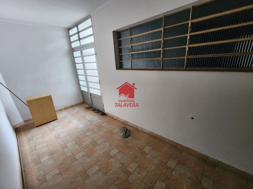 b3c87018-0d1d-4f44-b115-45665615d590-TALAVERA SOBRADO Santa Maria 18855 Sobrado
Terreno 128m²
Construção 135m²

02 dormitórios - sala - cozinha - banheiro social - banheiro no térreo - área de serviço - quintal lateral - 02 vagas.