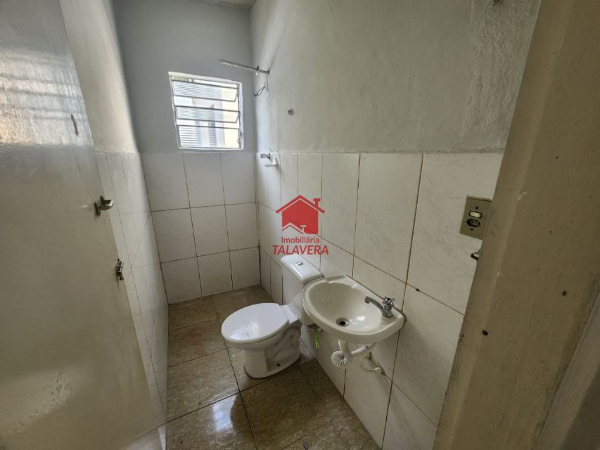 b804134e-b696-40e3-b2ee-a6b1d09cd58a-TALAVERA CASA Boa Vista 18444 Casa com 30m² com 01 dormitório, 01 cozinha , 01 banheiro, 01 área de serviço compartilhada .

Imóvel fica próximo a Rua Silvia .

Vamos visitar?
