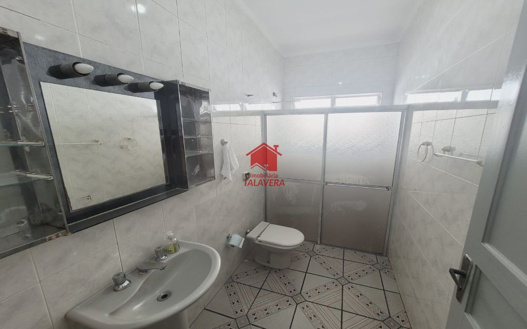 ba5fc3d6-52cc-42de-b742-969c0c4f3d4e-TALAVERA CASA Osvaldo Cruz 13944 Ótima Casa Residencial!
O imóvel encontra-se em um local privilegiado. Com fácil acesso a Rua  Amazonas, Rua Oswaldo Cruz e Rua Visconde de Inhaúma. Acesso fácil e rápido para São Paulo, São Bernardo do Campo e Santo André. Diversas opções de comércios como farmácias, lojas, perfumarias, padarias e muito mais.

A região é ótima para você que busca praticidade, segurança e entretenimento, agende já uma visita!

Dimensões e características do Imóvel:
Área Construída: 168m²
Área do Terreno: 143m²

Vamos visitar?