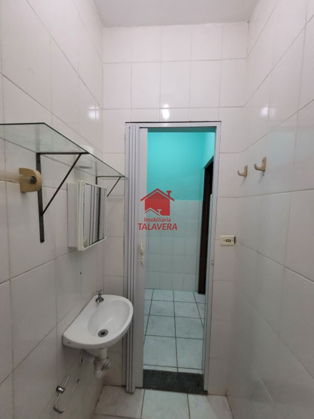 ba64c174-7067-47a8-9226-5f63a73c4095-TALAVERA CASA Sao Jose 20018 Imóvel com 458m de terreno - 395m de construção

São 06 casas com tamanhos próximos (30m) com 03 cômodos. 
01 casa principal com 02 dormitórios, sala, cozinha ,área de serviço e vaga para 02 carros. Conta também com um amplo salão de aprox. 100m com banheiro.
(algumas imagens - para ter conhecimento total das casas, somente com agendamento, imóveis alugados). Excelente opção para renda.

Vamos visitar?