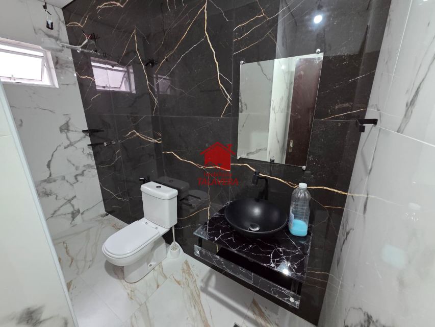 ba93f324-607d-4fdf-b69e-7f572b925897-TALAVERA CASA Ceramica 20720 Térrea de 150m² com 03 dormitórios sendo 01 suíte , 01 sala, 01 cozinha ,01 banheiro social, 01 área de serviço com churrasqueira, 02 vagas de garagem 

Imóvel fica bem localizado 

Vamos visitar?

